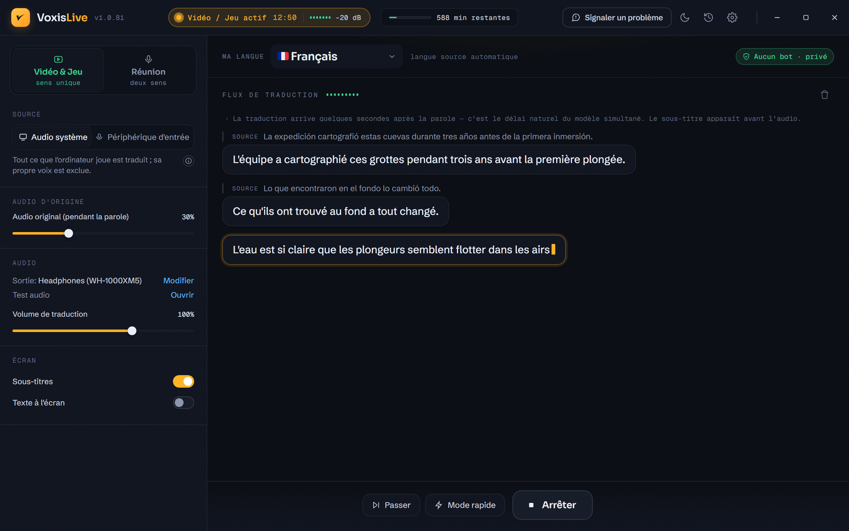 VoxisLive traduisant une vidéo avec une transcription bilingue en direct