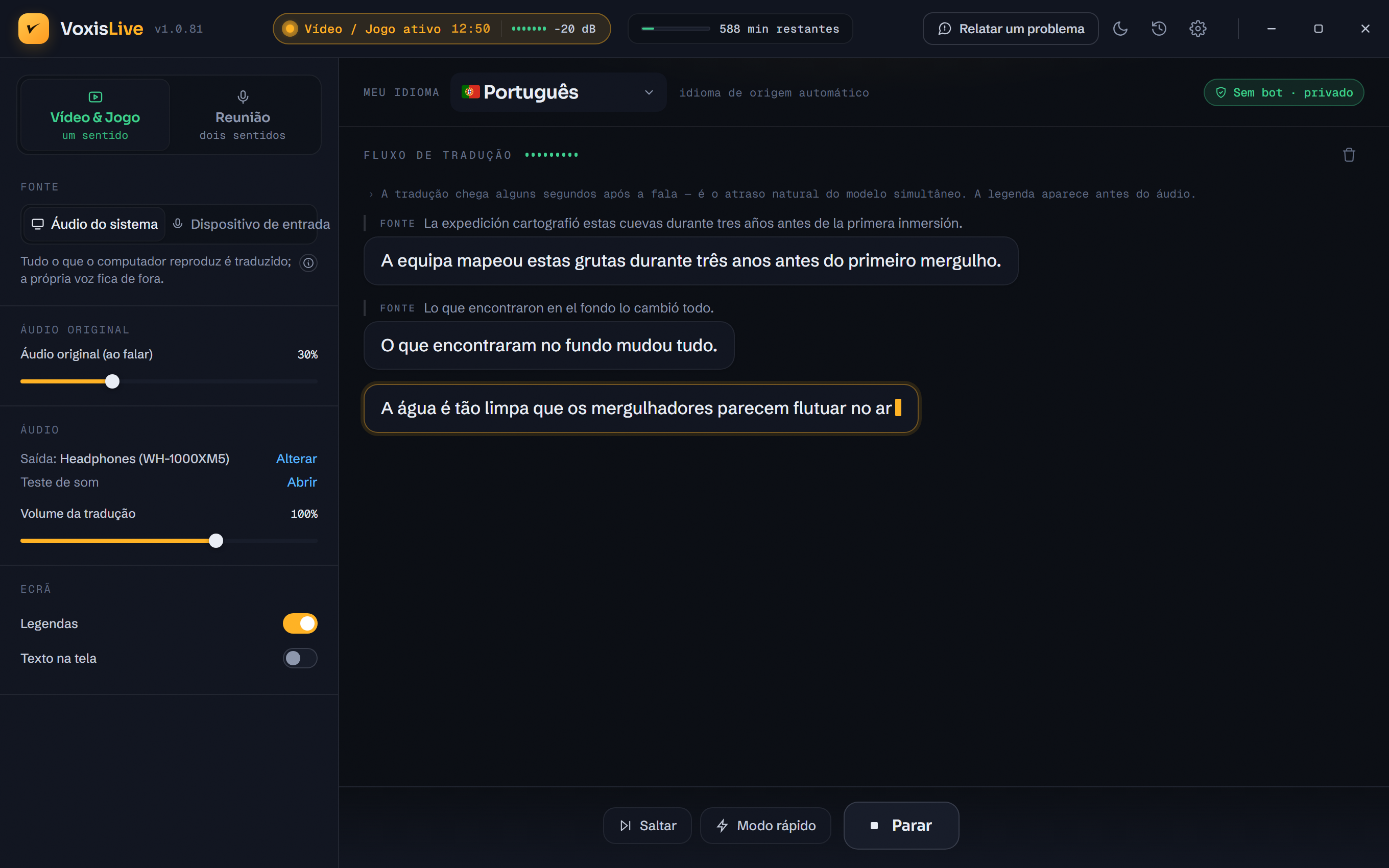 VoxisLive traduzindo um vídeo com transcrição bilíngue ao vivo