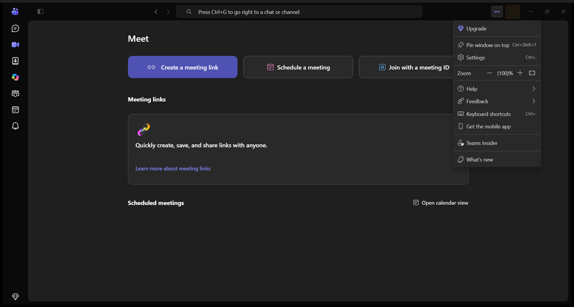 Microsoft Teams с открытым меню из трёх точек в правом верхнем углу и выделенным пунктом «Параметры» (Ctrl+,)